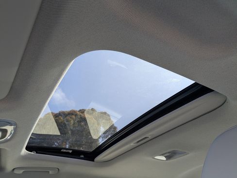 New 2025 Hyundai Elantra Limited image 19