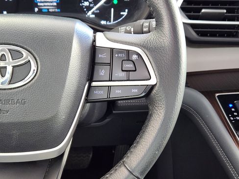 Used 2024 Toyota Sienna XLE image 20