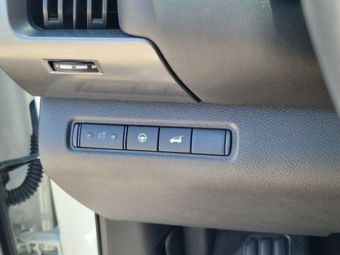Certified 2024 Nissan Pathfinder SL FWD image 21