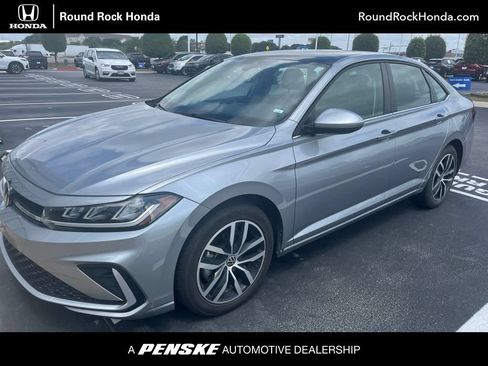 Used 2025 Volkswagen Jetta SE FWD image 1
