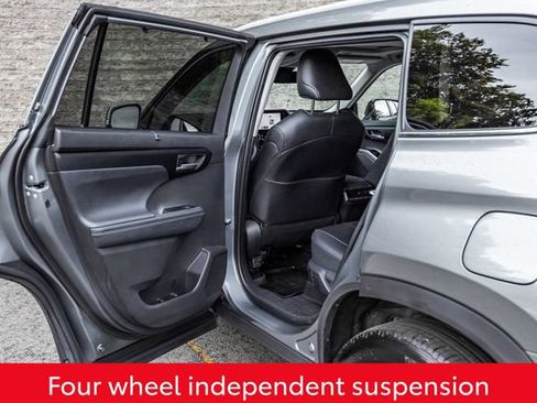 Certified 2025 Toyota Highlander XLE AWD/4WD image 24