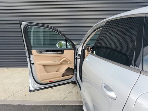 New 2025 Porsche Cayenne Turbo image 6