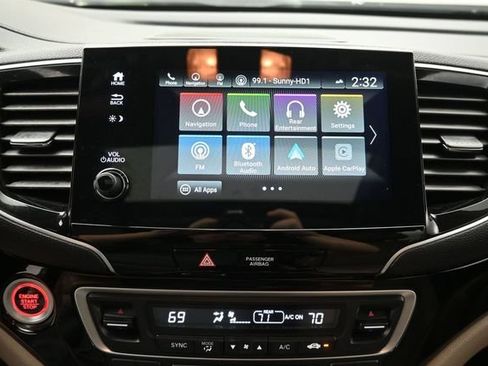 Used 2022 Honda Pilot Touring image 9