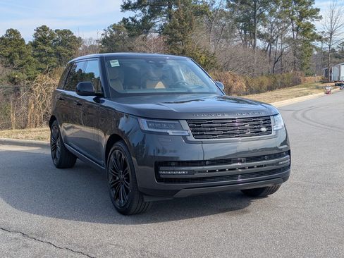 New 2026 Land Rover Range Rover SE image 3