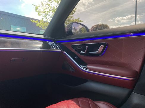 Used 2023 Mercedes-Benz S 580 4MATIC Sedan w/ 3D Technology Package image 43