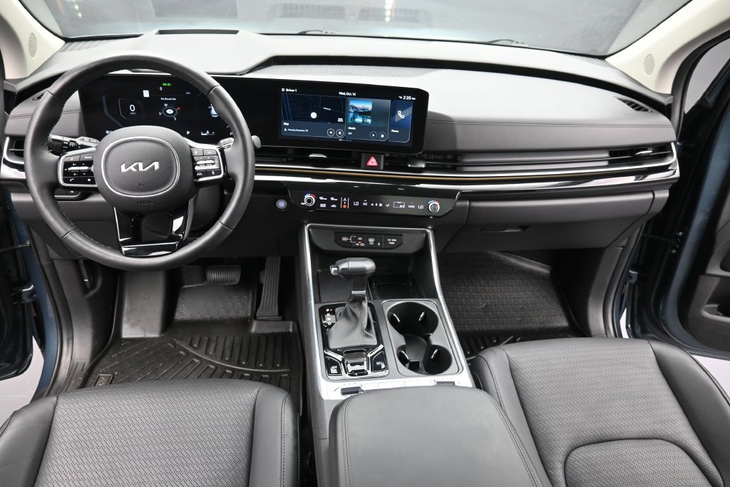 Used 2025 Kia Carnival SX Prestige FWD image 16
