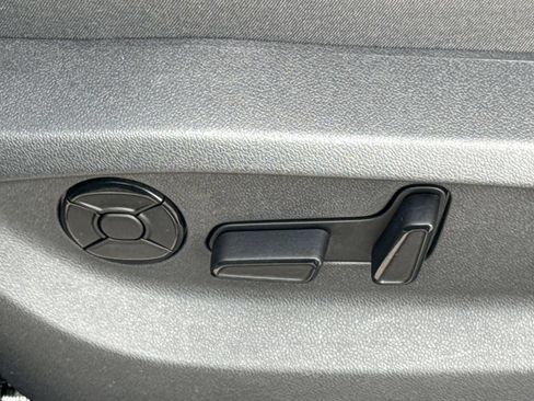 Used 2025 Volkswagen Tiguan SE FWD image 23