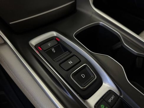 Used 2018 Honda Accord Touring image 19