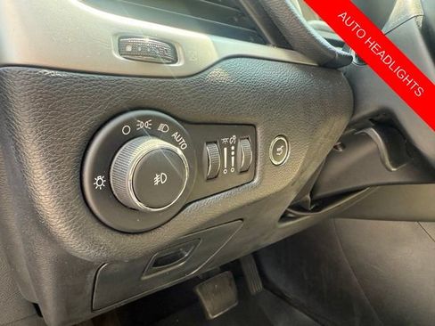 Used 2018 Jeep Cherokee Limited w/ Luxury Group AWD/4WD image 44