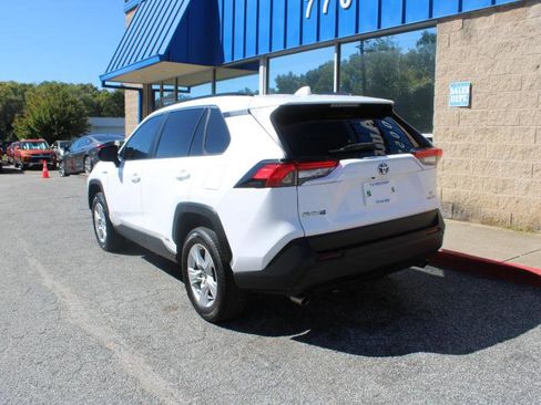 Used 2021 Toyota RAV4 LE image 6