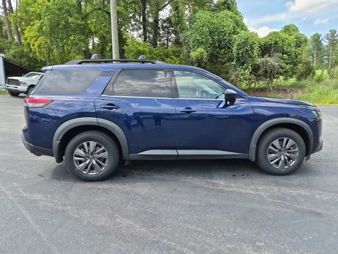 Used 2023 Nissan Pathfinder SV w/ Cargo Package AWD/4WD image 8