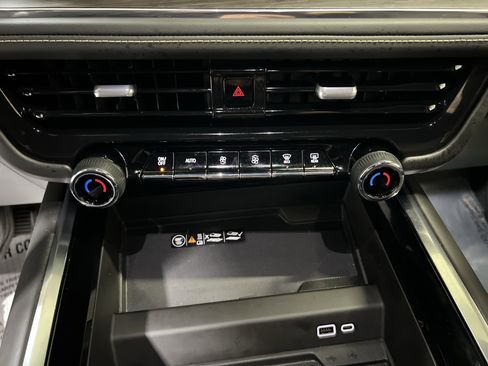 Certified 2025 Chevrolet Suburban Premier image 21