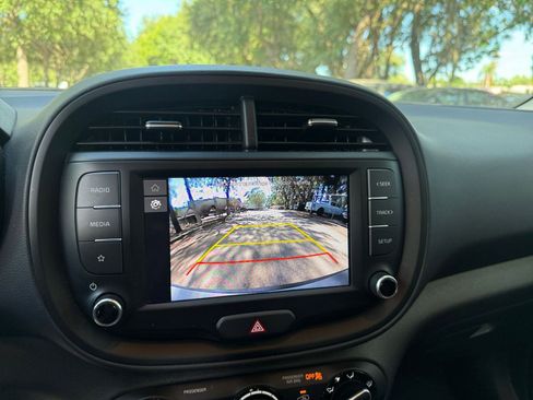 Used 2025 Kia Soul LX w/ LX Technology Package FWD image 21