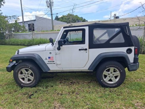 Used 2015 Jeep Wrangler Sport w/ Connectivity Group AWD/4WD image 8