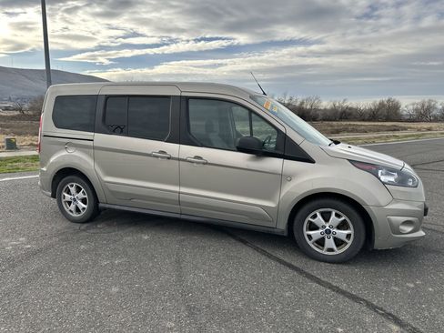 Used 2015 Ford Transit Connect XLT image 4