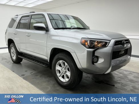 Used 2020 Toyota 4Runner SR5 Premium image 3