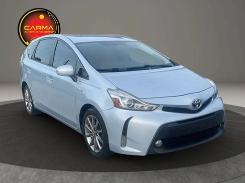 Used 2016 Toyota Prius V Five FWD image 7
