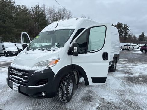 Used 2024 RAM ProMaster 2500 w/ Convenience Group image 17