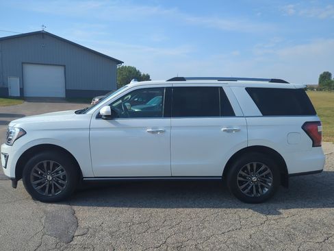 Used 2021 Ford Expedition Limited image 4