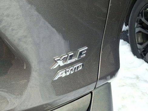Used 2023 Toyota RAV4 XLE Premium image 16