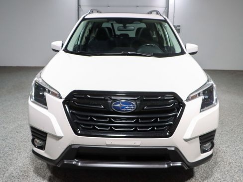 Used 2022 Subaru Forester Premium AWD/4WD image 4