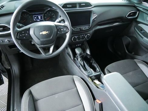 Used 2022 Chevrolet TrailBlazer LT w/ Convenience Package FWD image 4