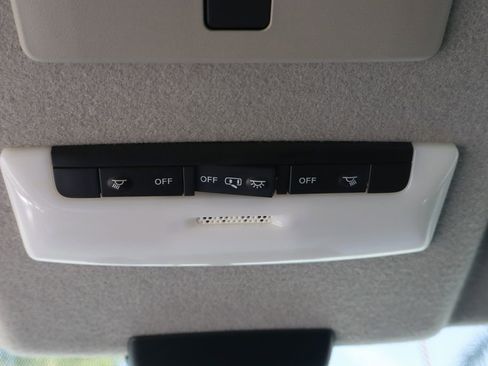 Used 2023 Nissan Kicks SR w/ SR Premium Package FWD image 23