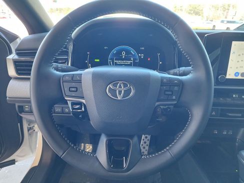 Used 2025 Toyota Camry SE w/ Convenience Package image 6