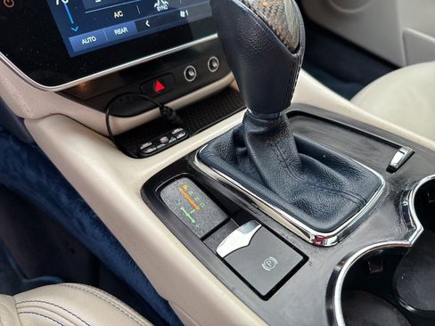 Used 2013 Maserati GranTurismo Sport image 18