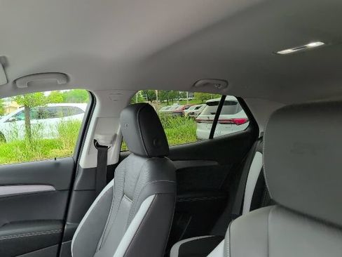 Used 2025 Buick Envision Sport Touring AWD/4WD image 11