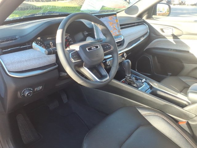 Used 2023 Jeep Compass Latitude AWD/4WD image 7