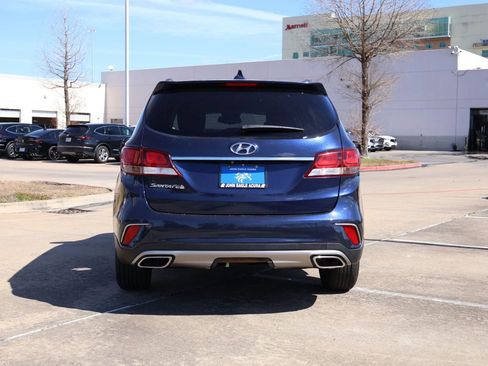 Used 2017 Hyundai Santa Fe SE image 5