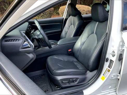 Used 2022 Toyota Camry XSE w/ Navigation Package image 8