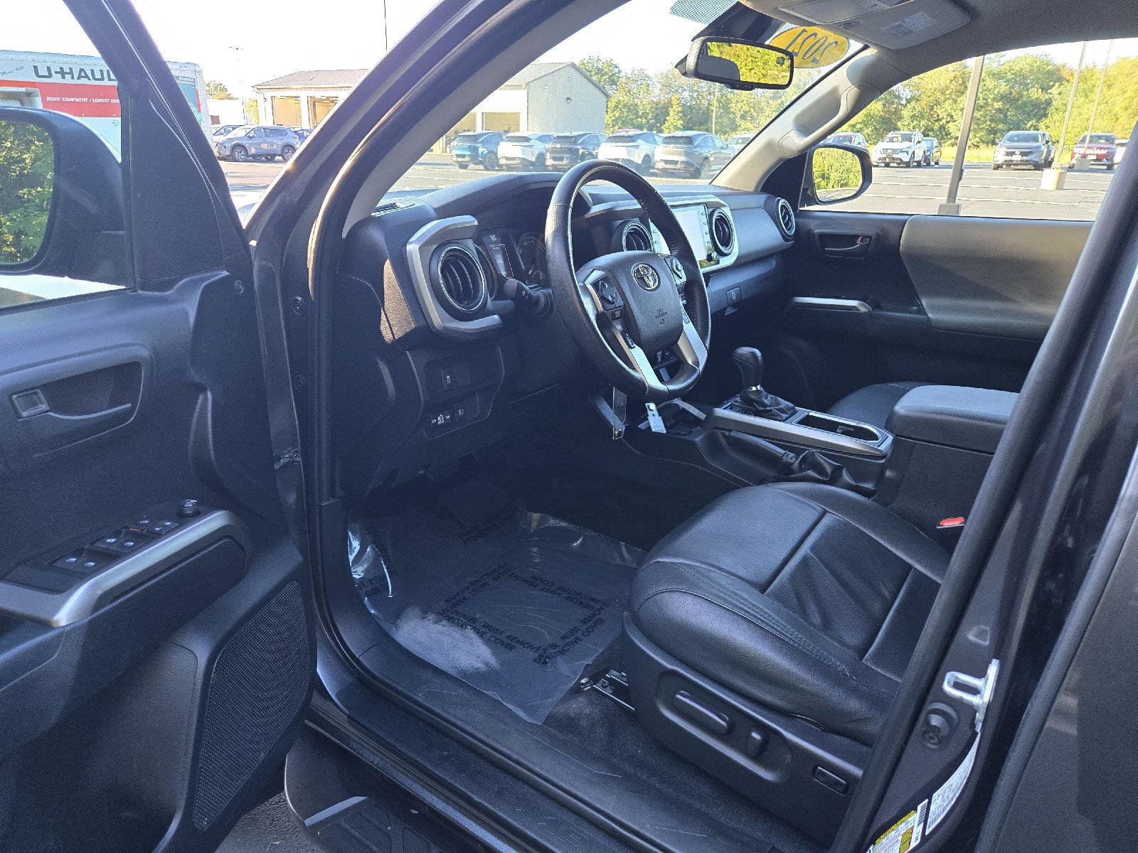 Used 2021 Toyota Tacoma SR5 AWD/4WD image 11
