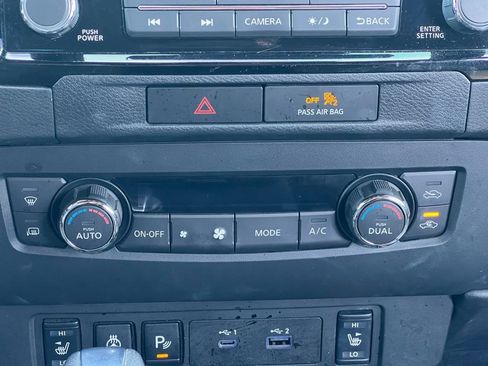 Used 2022 Nissan Titan PRO-4X w/ Pro-4x Convenience Package image 4