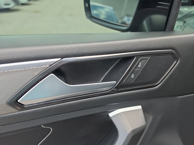 Used 2024 Volkswagen Tiguan SE R-Line FWD image 19