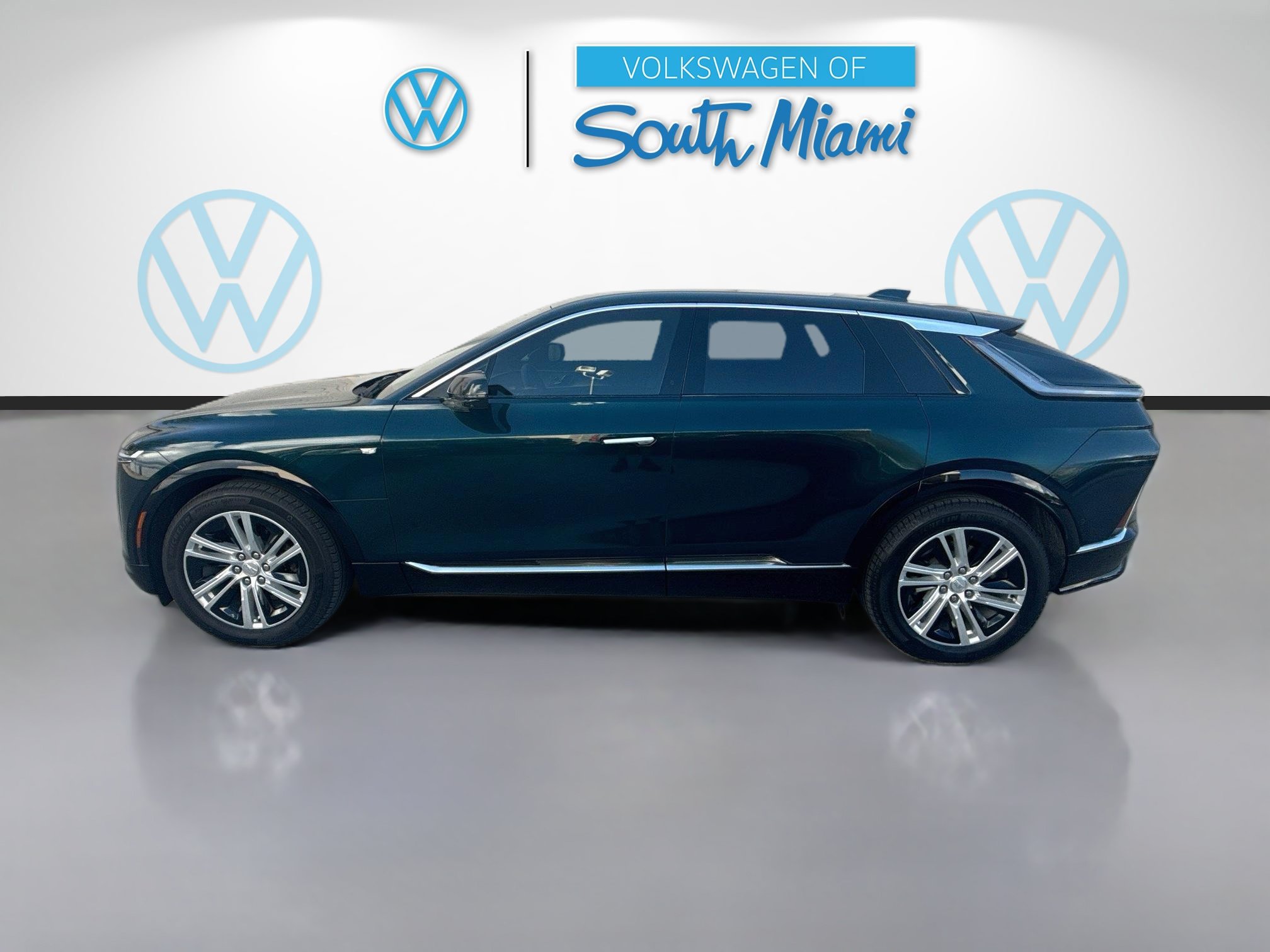 Used 2024 Cadillac Lyriq Tech w/ Driver Assist Package AWD/4WD image 4