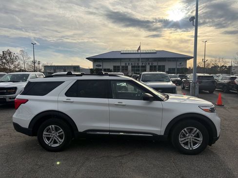 Used 2023 Ford Explorer XLT w/ Equipment Group 202A image 4