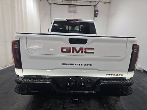 Used 2025 GMC Sierra 2500 AT4X AWD/4WD image 5