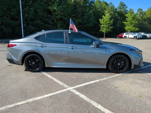 Used 2026 Toyota Camry SE FWD image 3