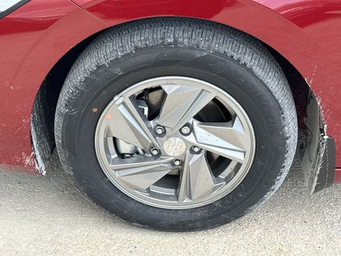 Used 2025 Hyundai Elantra SE FWD image 11