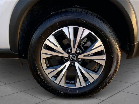 Used 2023 Nissan Rogue SV image 11