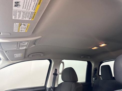 Used 2018 Nissan Titan SV AWD/4WD image 27