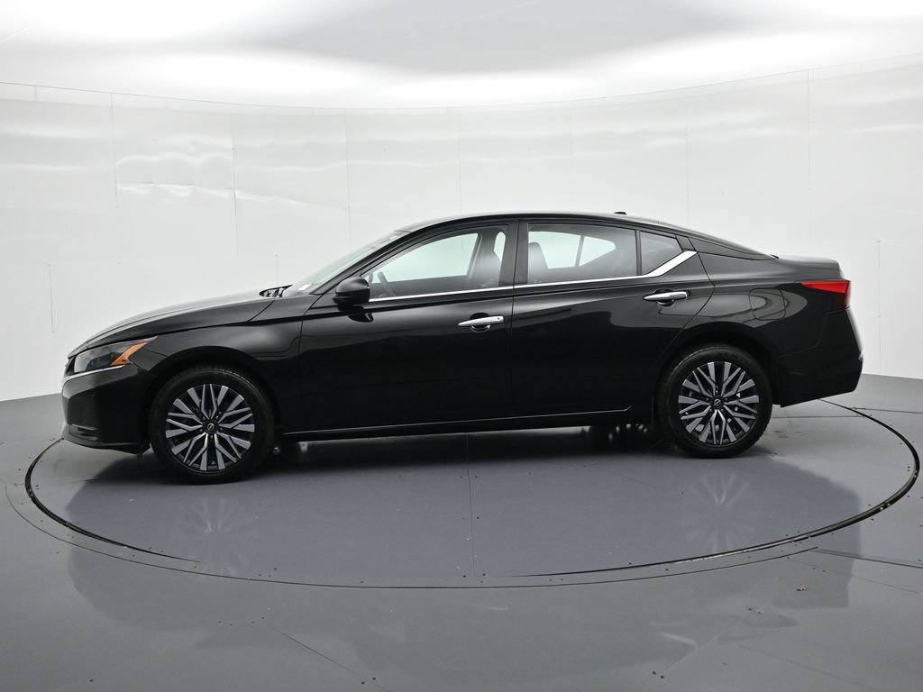 Used 2025 Nissan Altima 2.5 SV AWD/4WD image 9