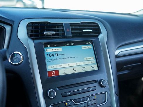 Used 2018 Ford Fusion SE w/ Fusion SE Technology Package image 24