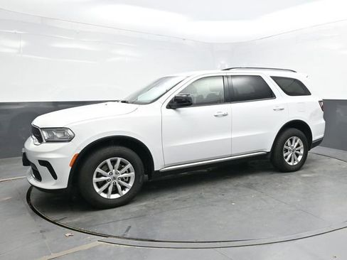 Used 2024 Dodge Durango SXT image 3