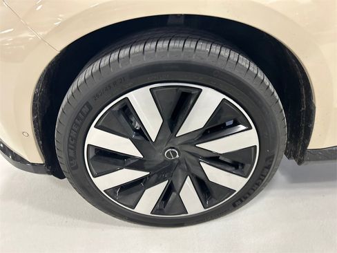 New 2025 Volvo EX90 Plus image 8