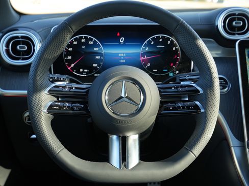 Used 2026 Mercedes-Benz GLC 300 4MATIC image 23