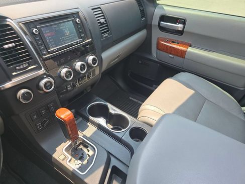 Used 2018 Toyota Sequoia Platinum AWD/4WD image 31