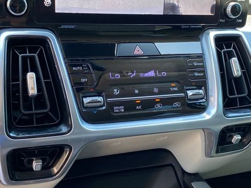Used 2023 Kia Sorento SX Prestige w/ Panoramic Sunroof Package AWD/4WD image 17